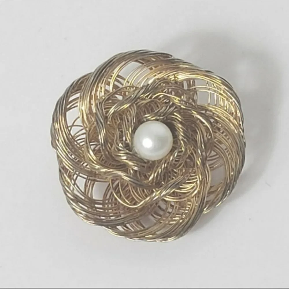 VINTAGE 1950s Wire-Wrapped Swirl Flower Pin Brooch Faux Pearl